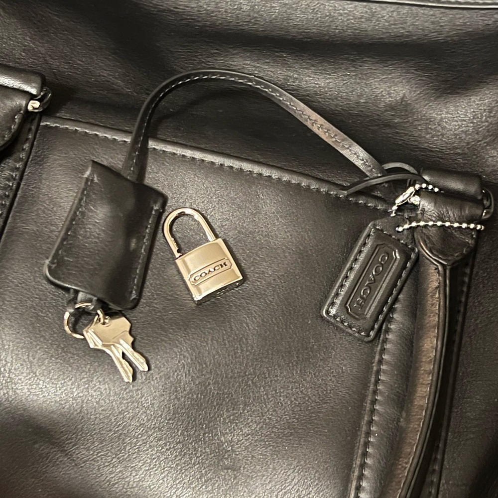 Coach Duffel Bag #5409, Black Leather, Vintage 2000’s, Gym or Travel, Expandable - Picture 8 of 12